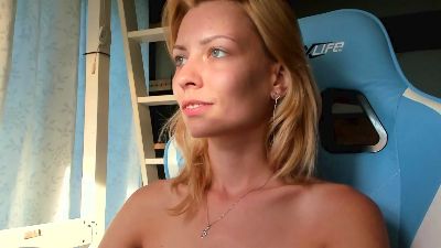 Karoline121 Live Image