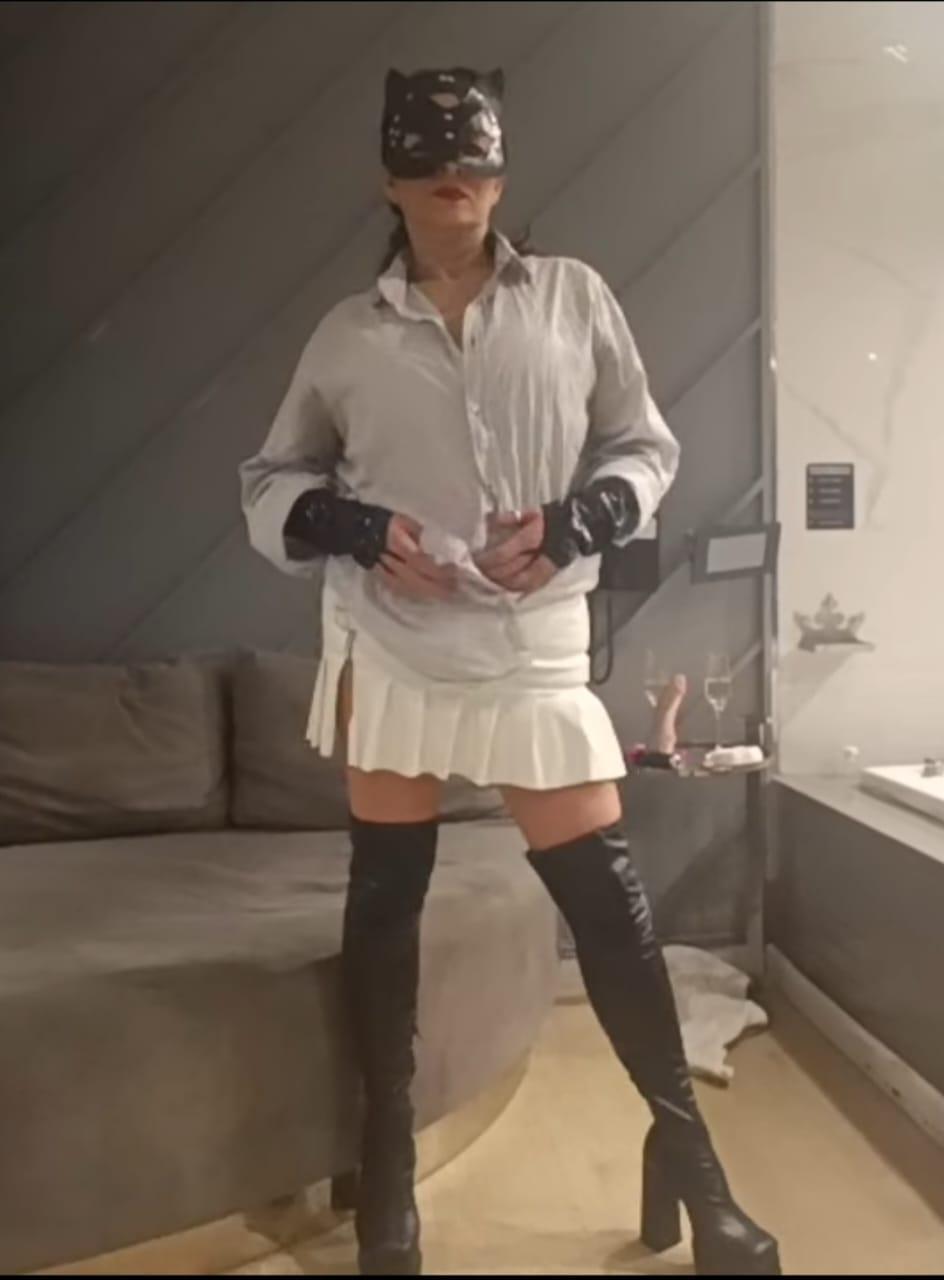 Lizzalanne Live Image