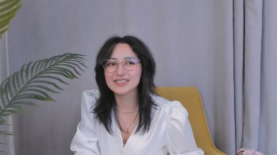 LouiseMitts Live Image
