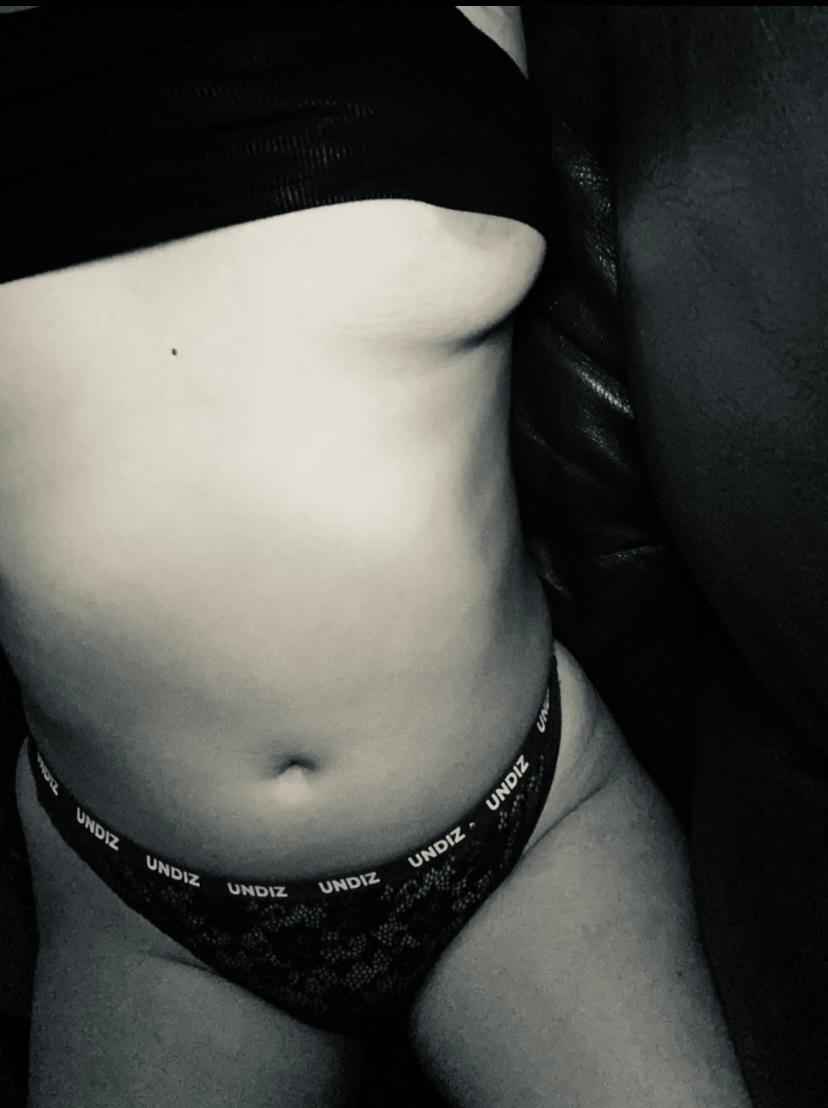 Mlle_ly Live Image