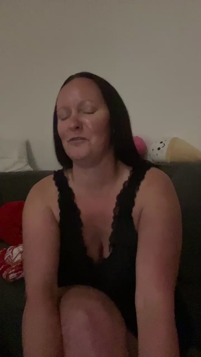 Nadine1990 Live Image