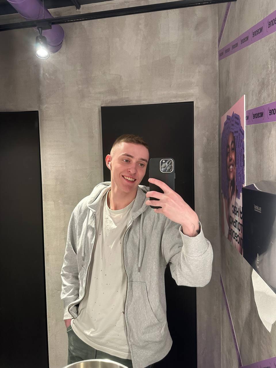 crazybottom99 Live Image