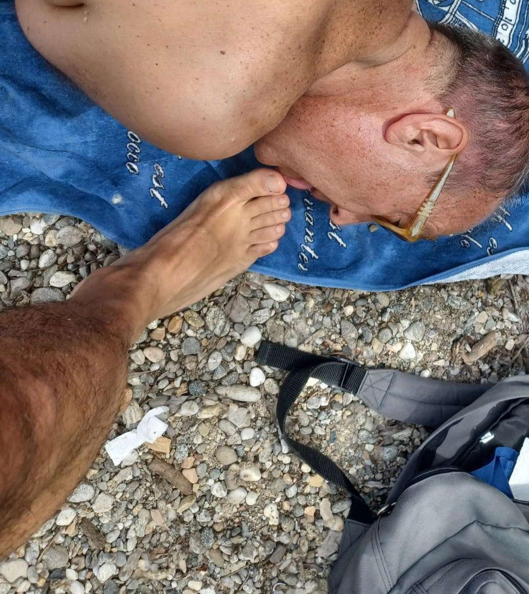 slaveNAKED Live Image