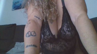 Curvycanary80 live from Spain