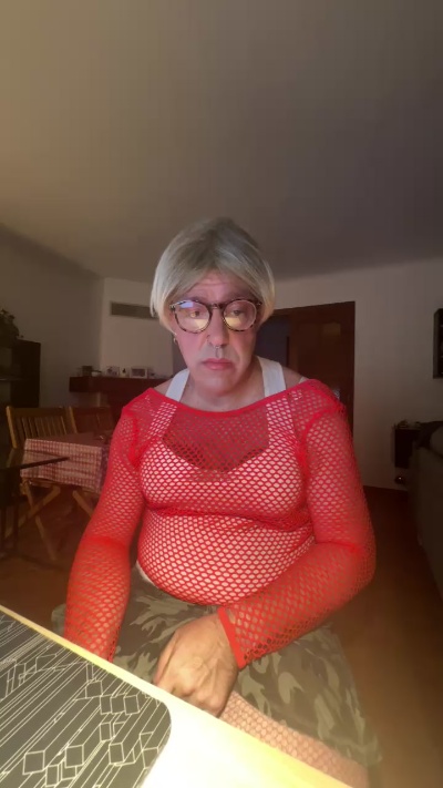 Erica_Lenoir live from France
