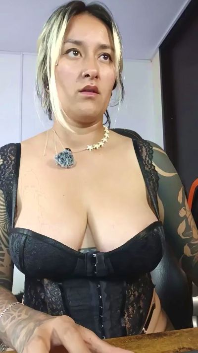 Kitty_goddess live from United Kingdom
