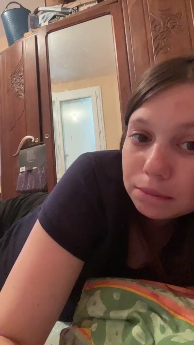 Ladeese79007 live from France