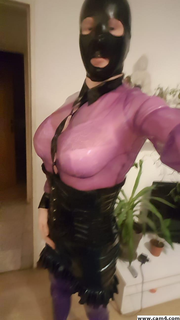 Latexsissyfun live from Germany