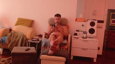 LennyNaakt live from Netherlands