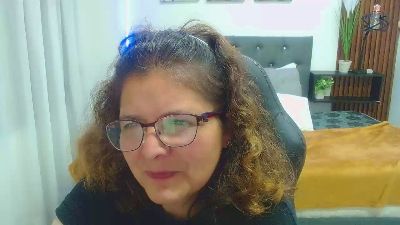 Linda_banks_ live from United States