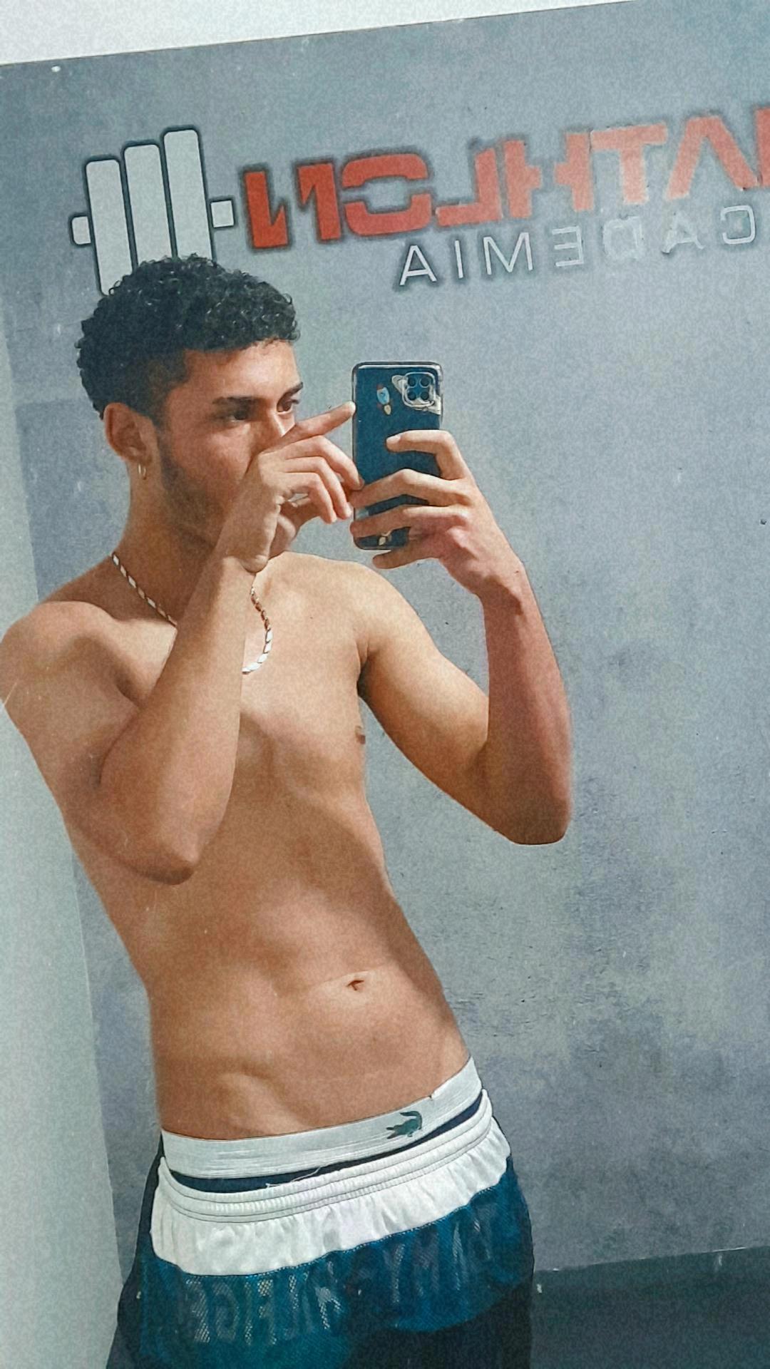 LucasFritz2304 live from Brazil
