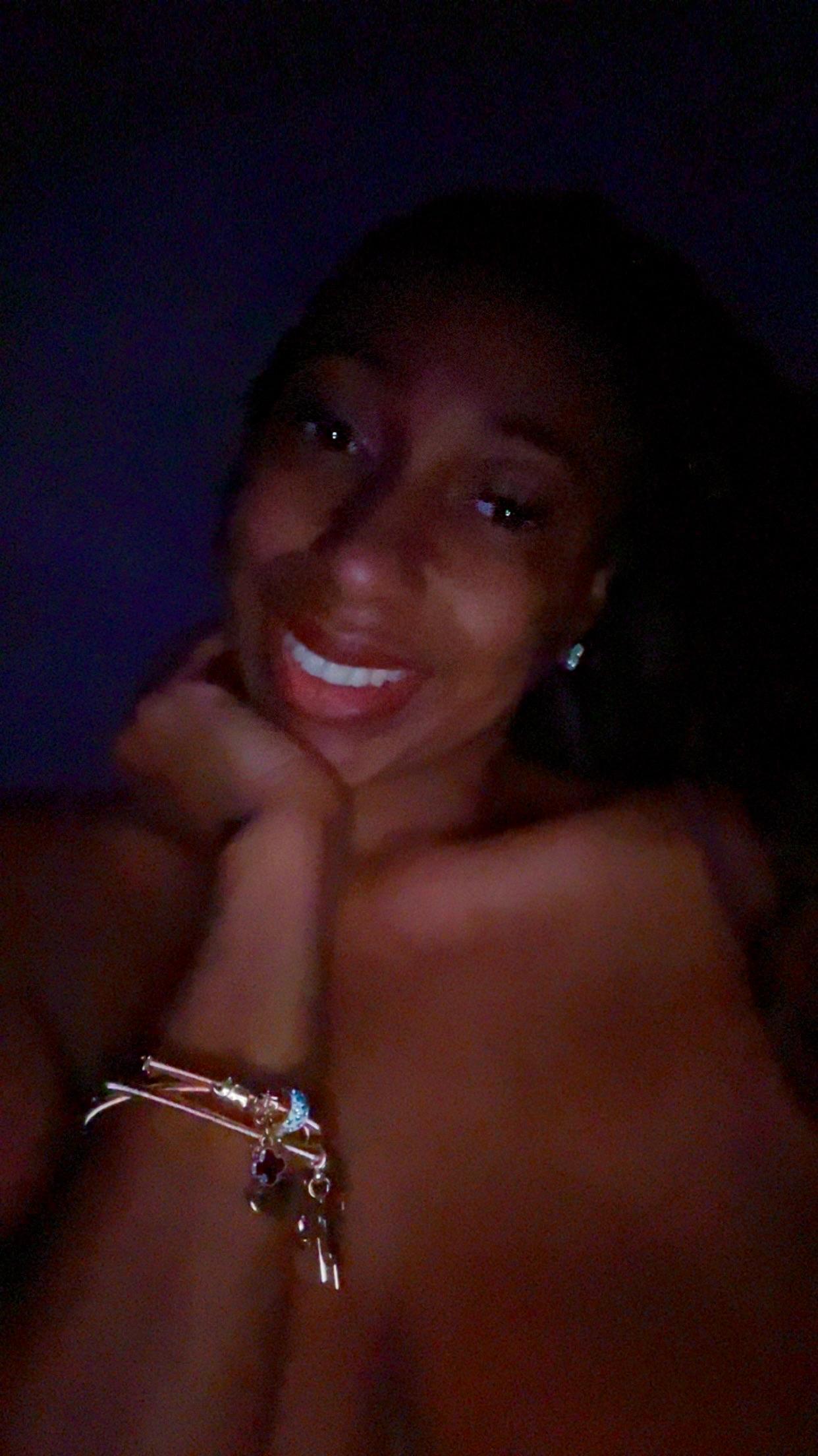 Madam_Glam live from United States