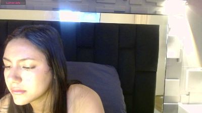 Megara_25 live from United States