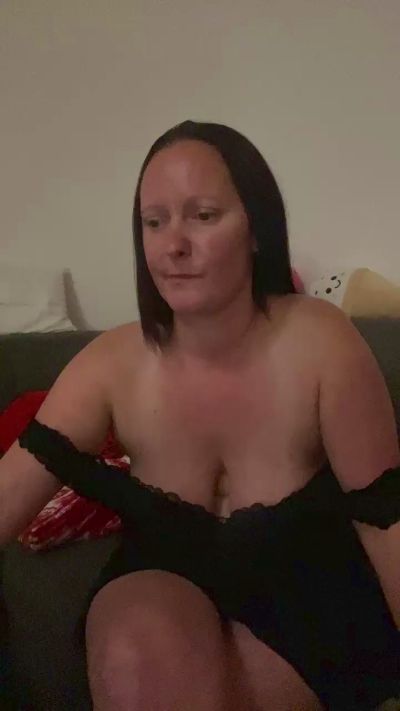Nadine1990 live from Germany
