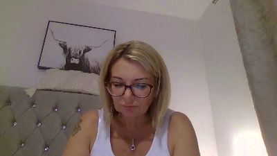 Naughty_Nicx live from United Kingdom