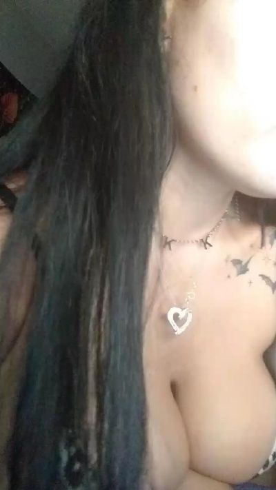 Nikkikittyx3 live from United States