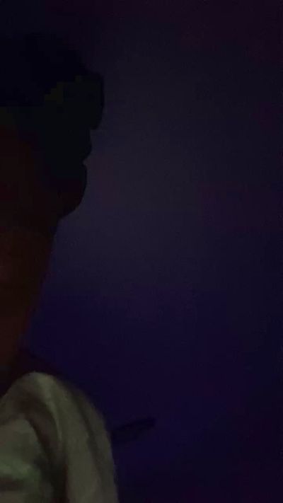 Prettyfeets28 live from United States