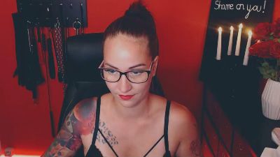 Warren__Jane live from United Kingdom