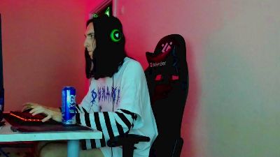 Young_nymph live from United States