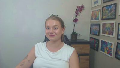 erica_forever live from United Kingdom