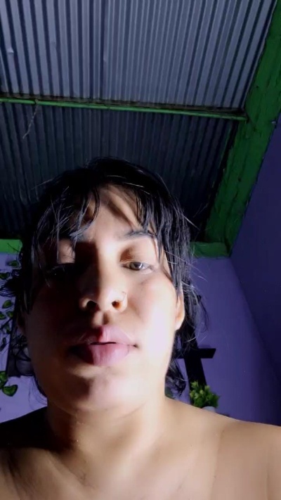 girl_pee live from Colombia