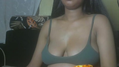 queenihot live from Madagascar