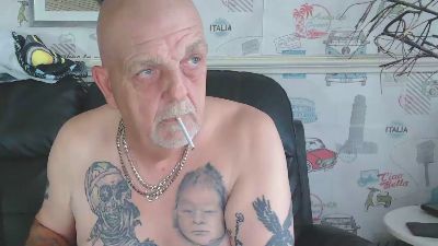 sexymanlol live from United Kingdom